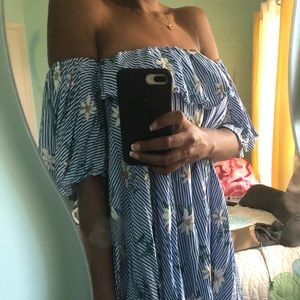 Adorable off the shoulder dress !